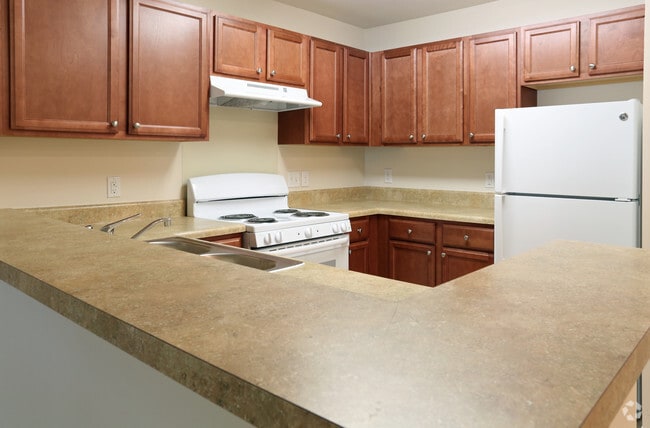 Interior Photo - Forrest Pines Sr