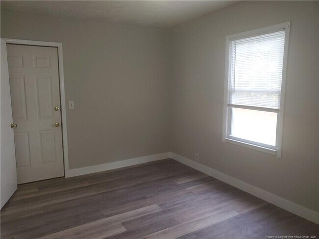 Building Photo - 121 Bogard Cir