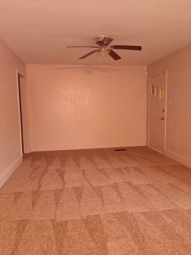 Building Photo - Nice 3 Bed 2 Bath South Jackson Rental on Oak Forest Dr