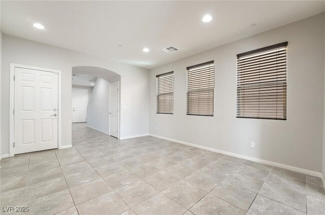 Building Photo - 2332 Mundare Dr