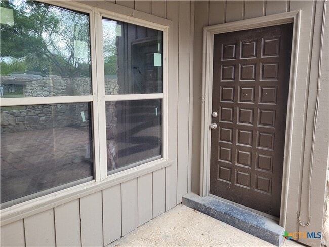 Building Photo - 1210 Hillcrest Dr