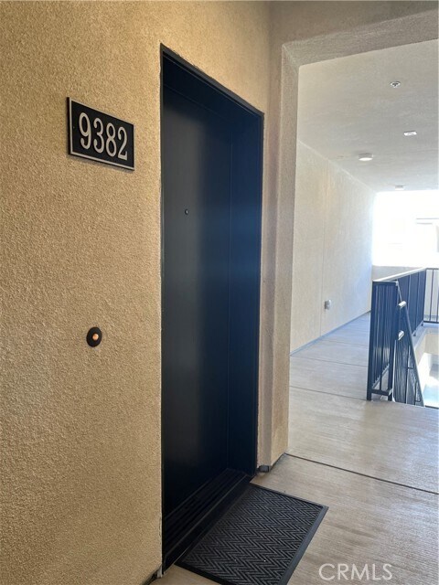 Building Photo - 9382 Solaire Pl