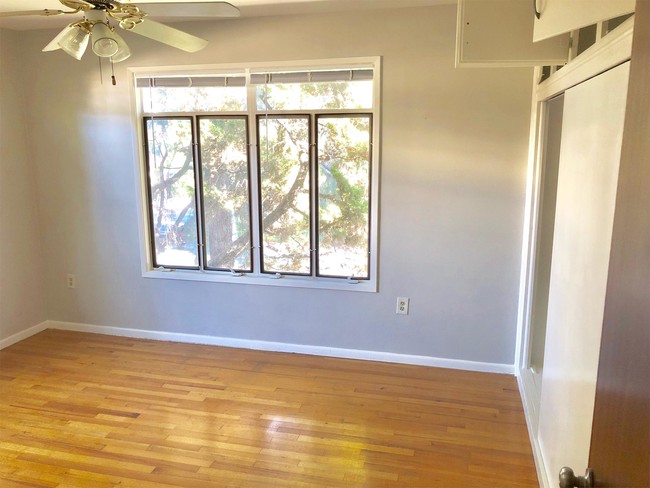 Building Photo - 4609 Los Feliz Blvd