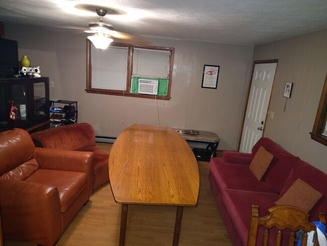 Foto del edificio - 3362-3362 Normandy Park Rd