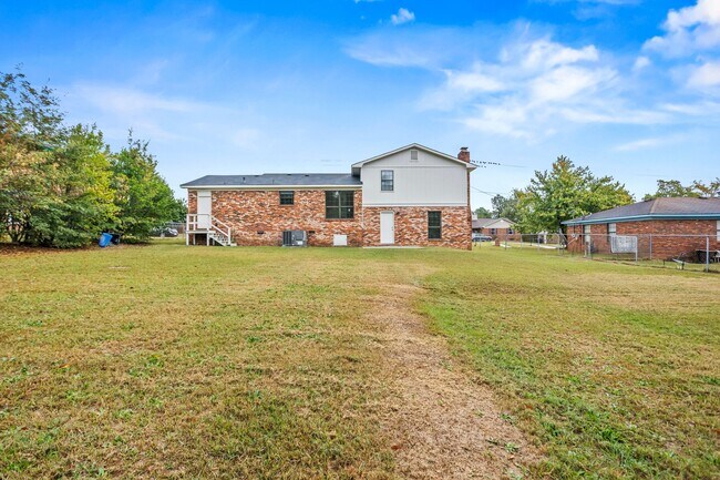Foto del edificio - 3709 Kingsgate Dr