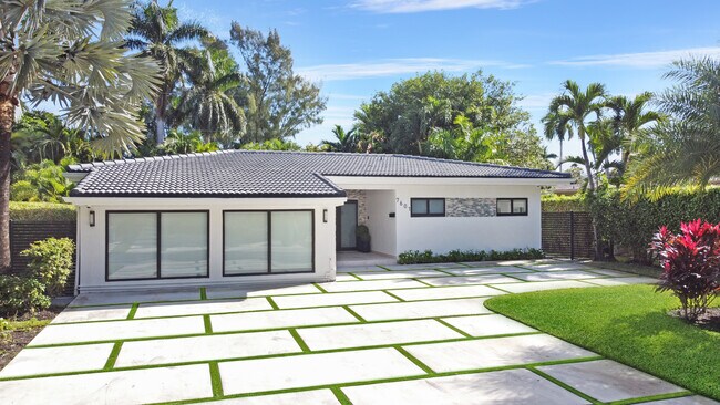 Building Photo - 7601 Coquina Dr
