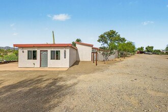 Building Photo - 2845 N Silver Spur Dr