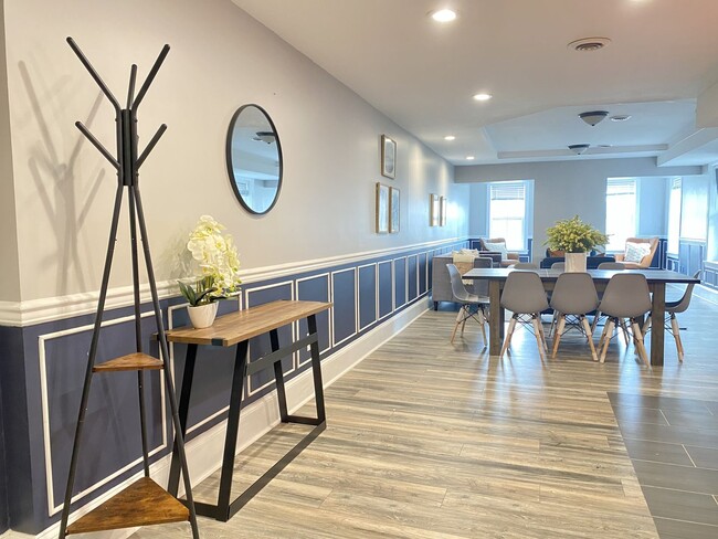 Photo - 712 N West St Apartment