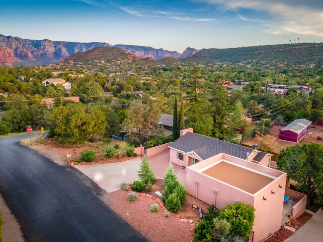 Foto del edificio - 25 Pony Soldier Rd