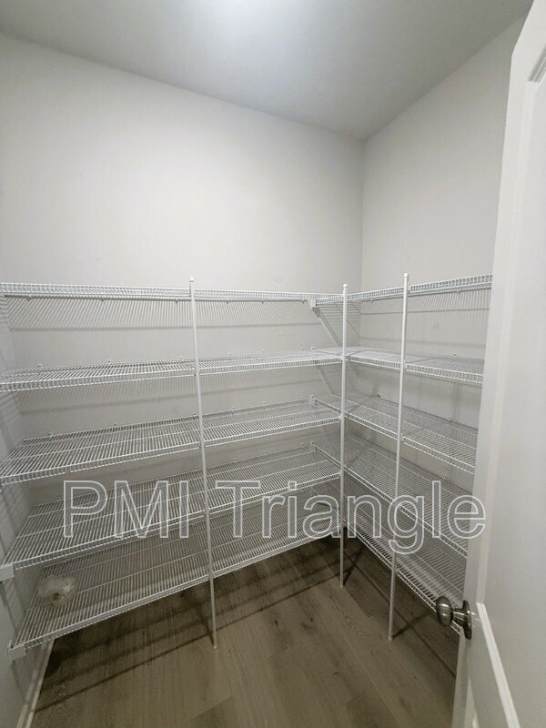 Building Photo - 2280 Grants Pass Station