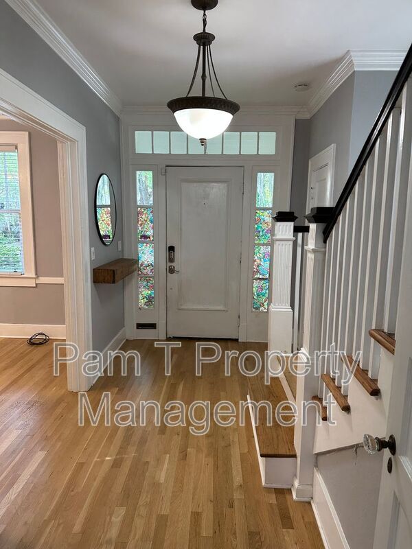 Building Photo - 626 E 48th St