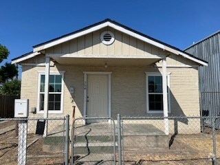 Building Photo - 354 S Yosemite Ave