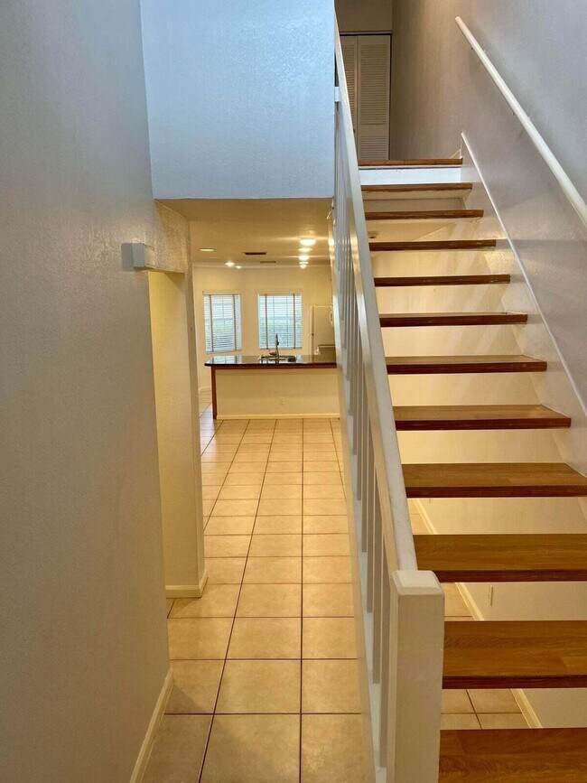 Foto del edificio - 6627 Via Regina