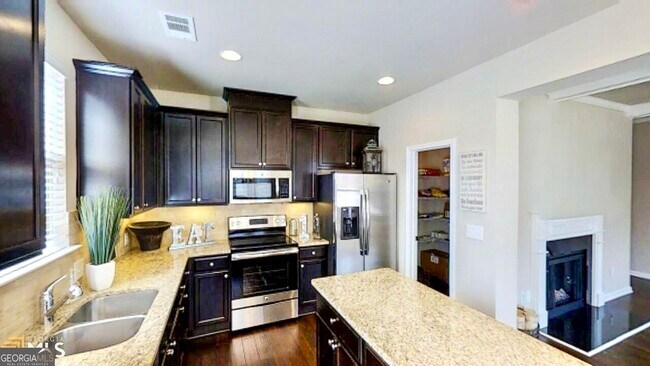 Foto del edificio - 2816 Ellis Pointe Ave