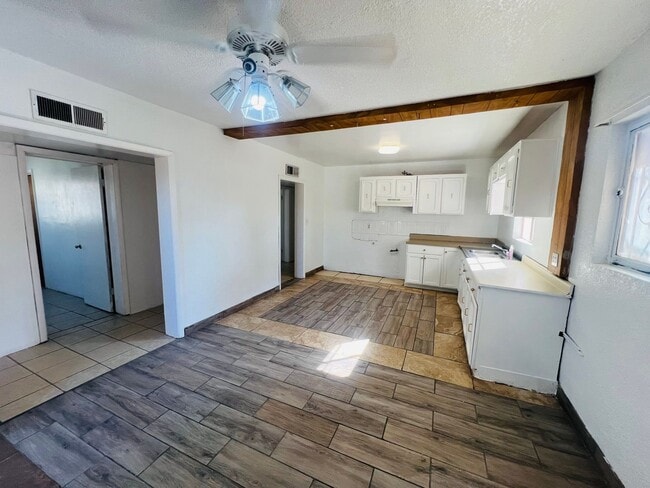 Building Photo - 129 Tassie Way