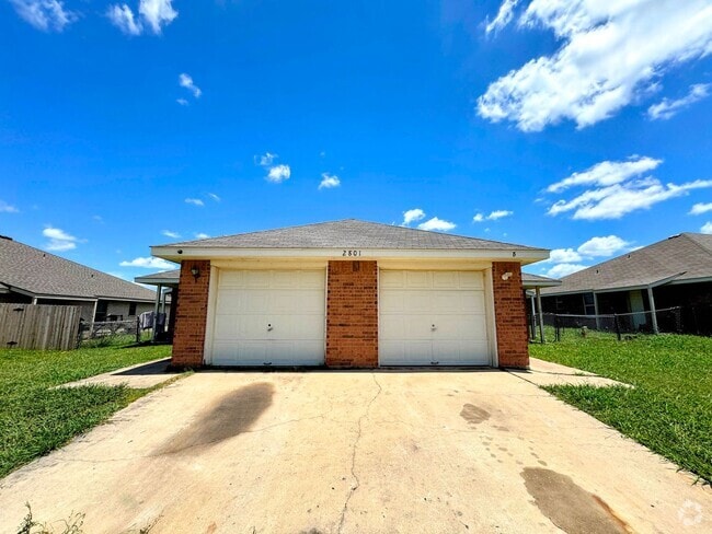 Building Photo - 2801 Alma Dr