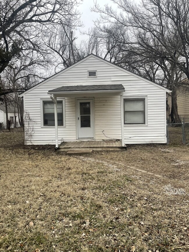 Building Photo - "Charming 3-Bed Home with Gleaming Hardwood Floors in Prime Wichita Location!"  Hurry! Limited-Ti...
