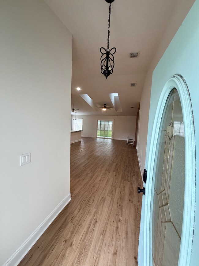 Building Photo - 107 Woodland Dr