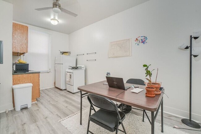 Foto del edificio - 3114 N Calvert St