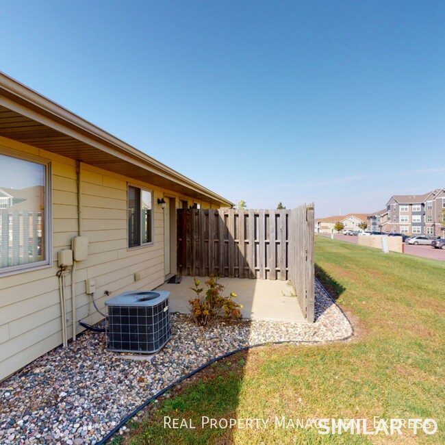Foto del edificio - Spacious 3-bedroom, 1-bathroom apartment