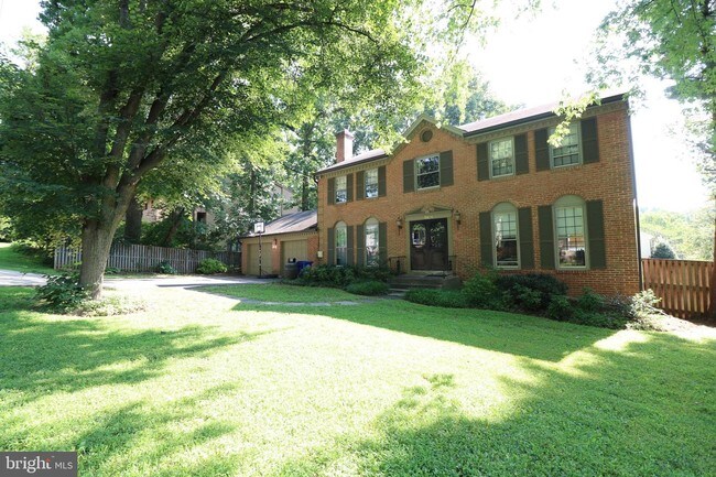 Building Photo - 9401 Fernwood Rd