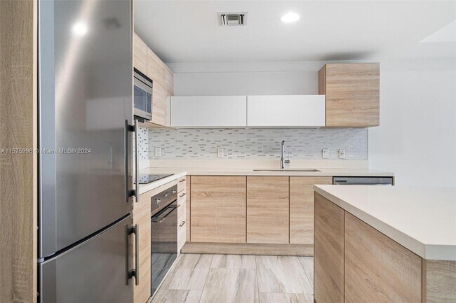 Building Photo - 16385 Biscayne Blvd