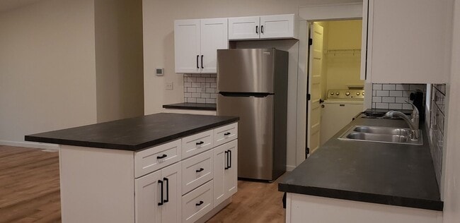Building Photo - Beautiful 3-Bedroom Home with Bonus Room, ...