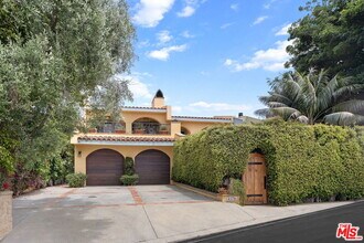 Building Photo - 4370 Hillview Dr