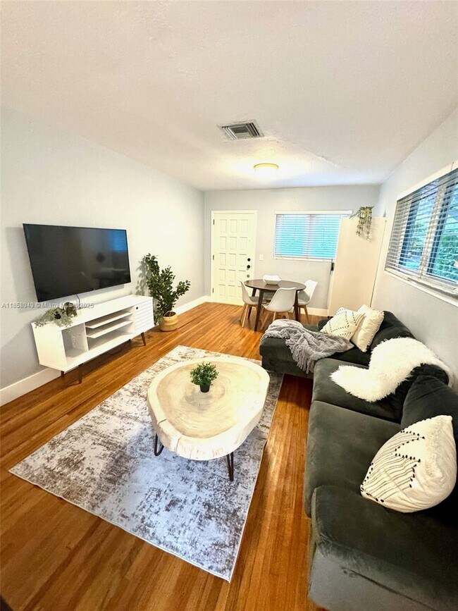 Foto del edificio - 3095 SW 21st St