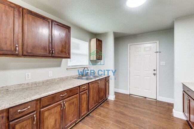 Building Photo - 4218 Carpenter Ave