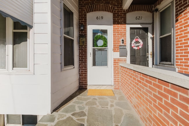 Building Photo - 619 N Lincoln St