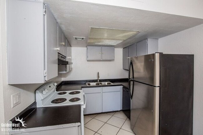 Building Photo - Cozy 2Bdm 2Ba Apartment near UNLV!