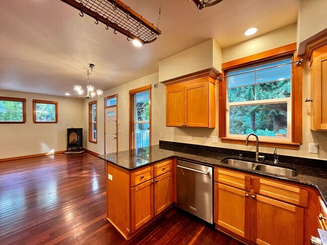 Foto del edificio - Beautiful 4 Bedroom Bainbridge Home Close ...