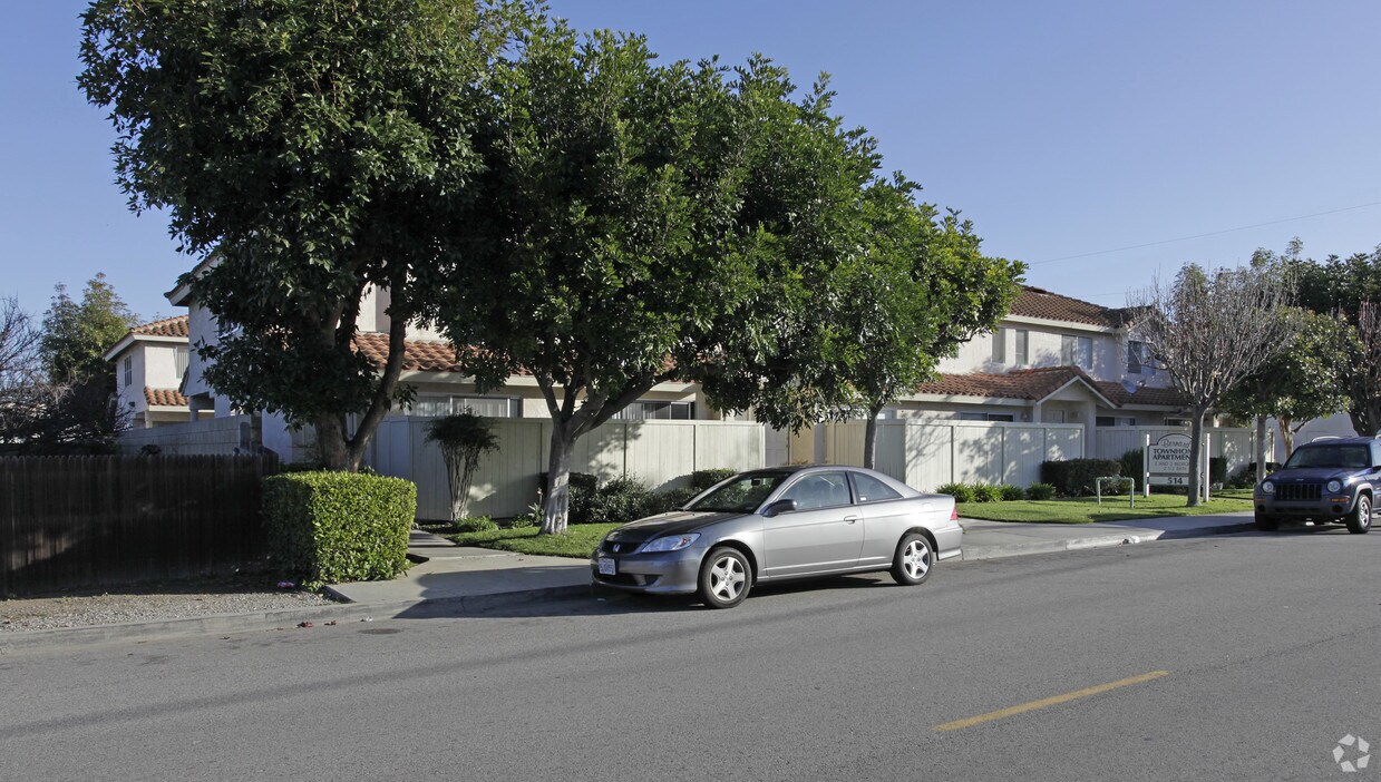 Foto del edificio - Bernard Townhome Apartments