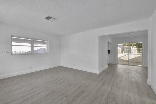 Building Photo - 4964 NW 48th Way