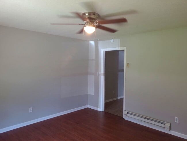 Building Photo - Updated 2 Bedroom Duplex in Brainerd – Housing Vouchers Welcome! - $350 Off Your First Month's Rent!
