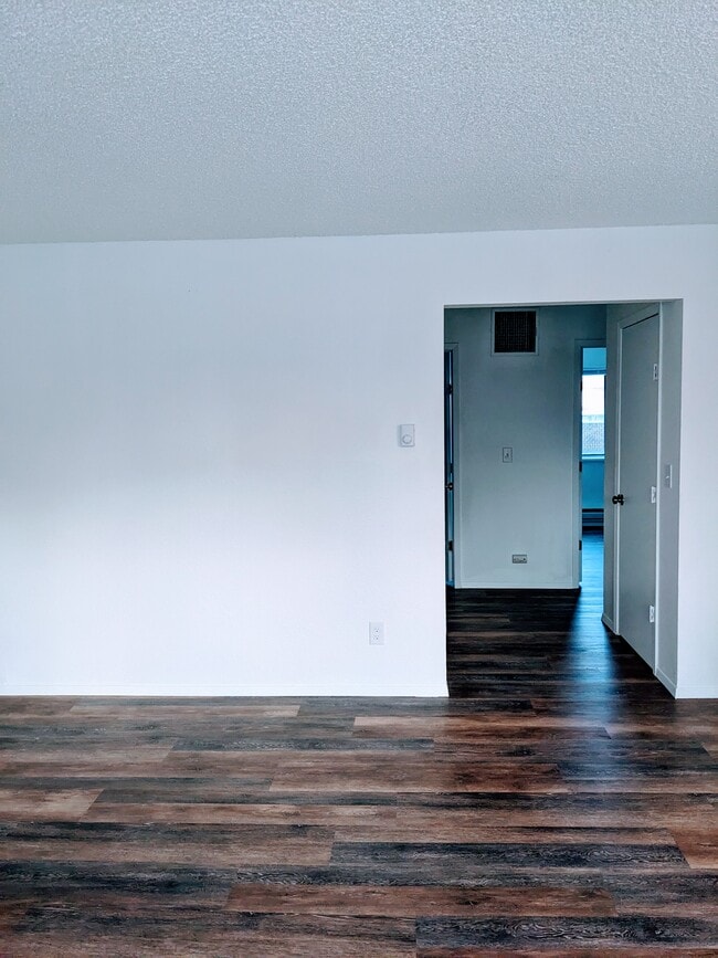 Building Photo - 2902 Dawn Dr