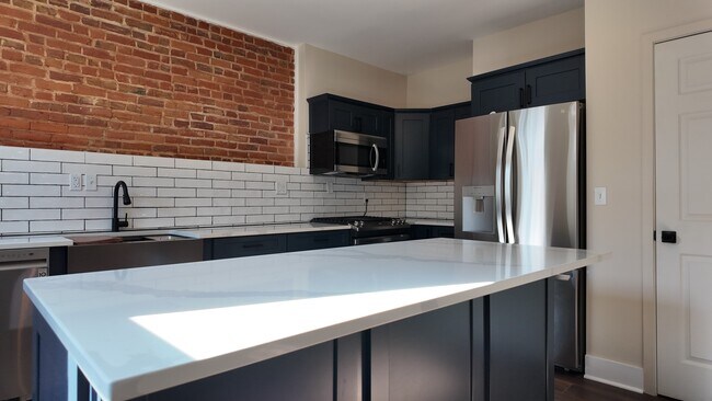 Building Photo - Modern Brand New 2 Bdrm in OTR – Stylish Finishes!