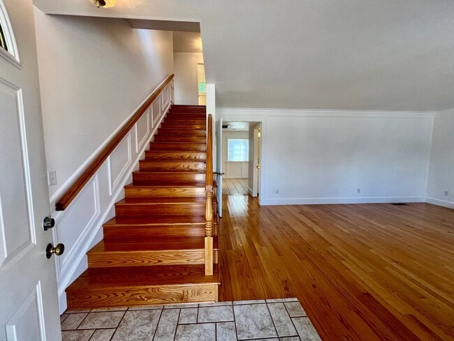 Building Photo - Willow Street Charm! 3 bedroom 1.5 bathroom home in Pacific Grove