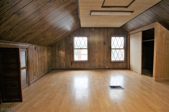 Building Photo - 857 Westfield Ave