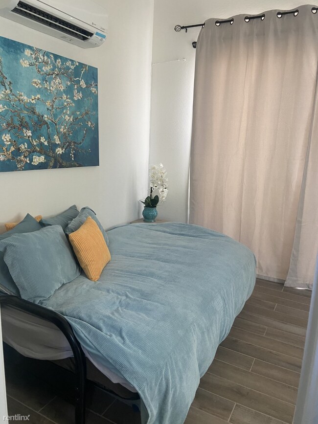 Building Photo - Studio, 1 bath House - 1483 East Dublin St...