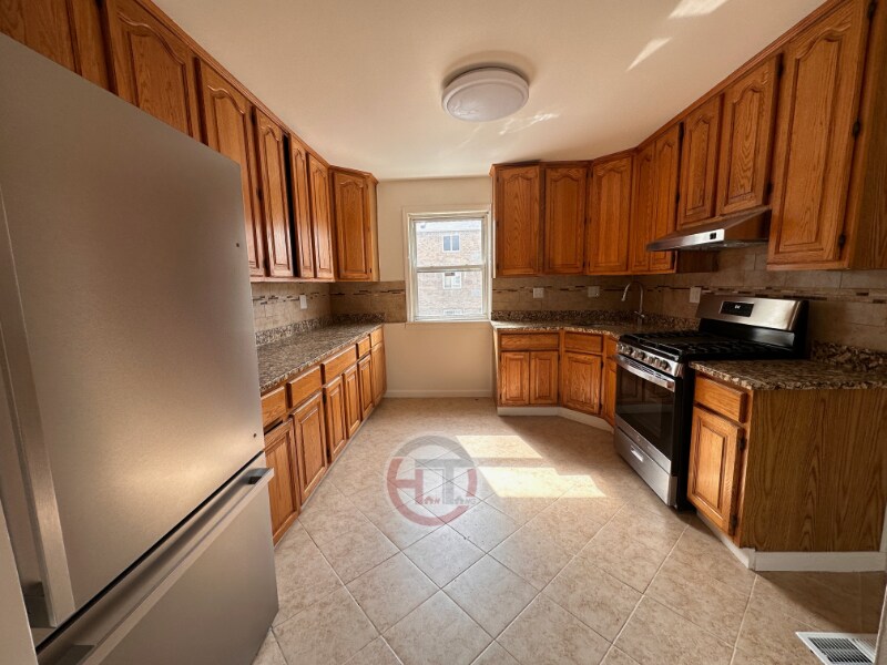 203 Meagher Ave Unit 2, The Bronx, NY 10465 Room for Rent in The