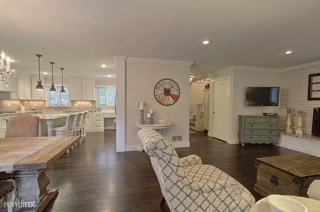 Building Photo - 4 br, 3.5 bath House - 3802 East Street