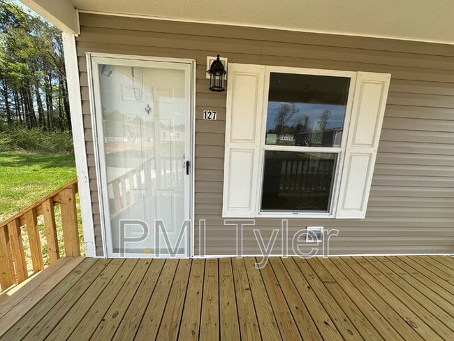 Building Photo - 127 Loblolly Ln