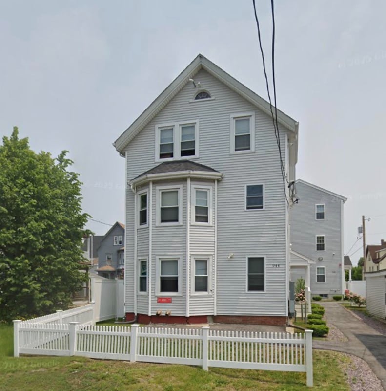 Primary Photo - 944 Warren Ave