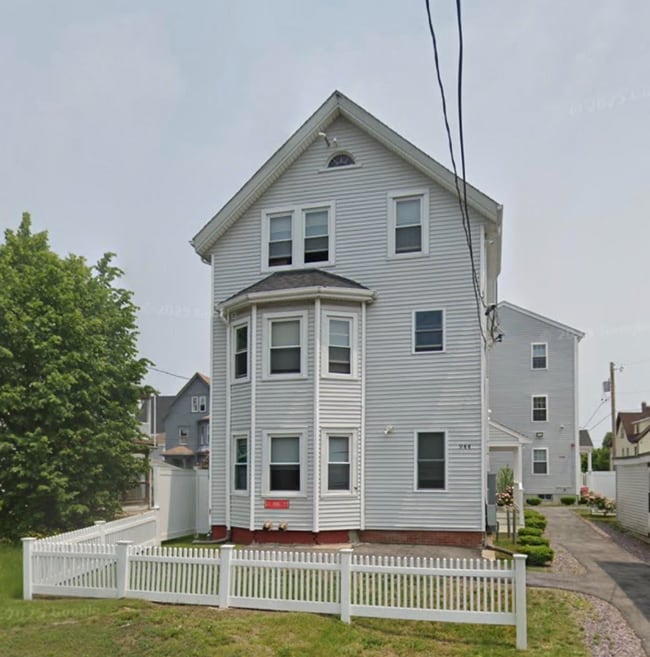 Photo - 944 Warren Ave Townhome