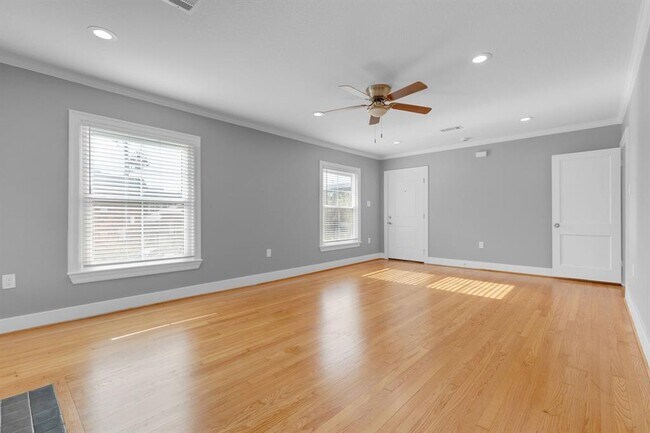 Building Photo - 1707 Binz St