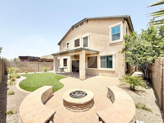 Foto del edificio - 16111 W Winslow Dr