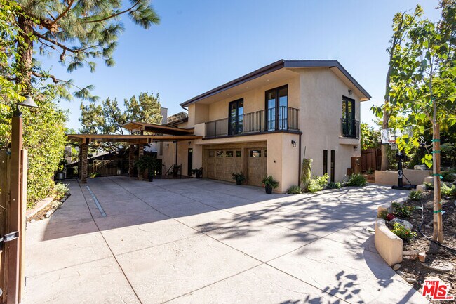 Building Photo - 16820 OAK VIEW Dr