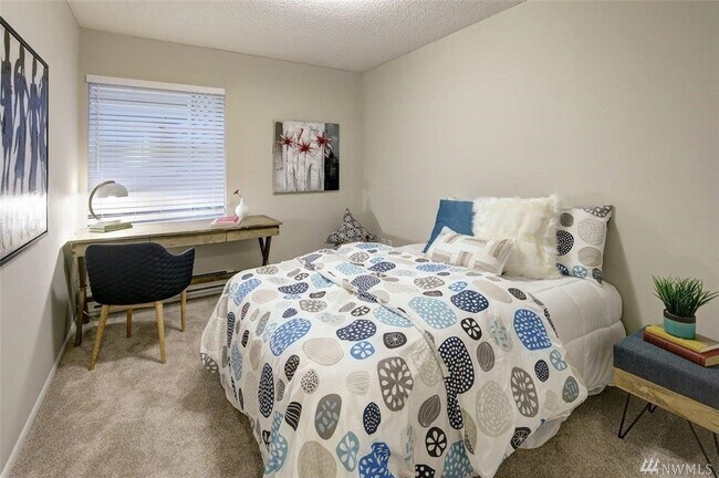 Foto del edificio - 2562 Thorndyke Ave W